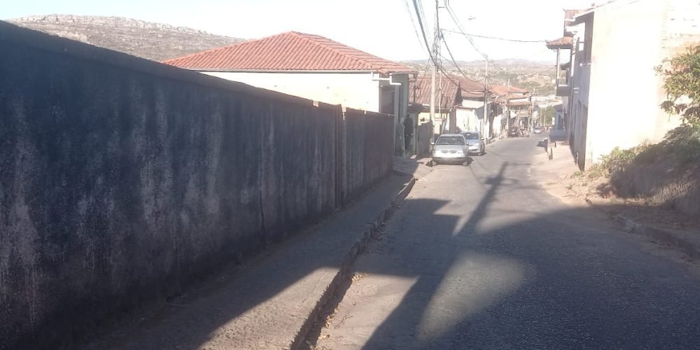 Lotes na Rua da Palha murado (3)